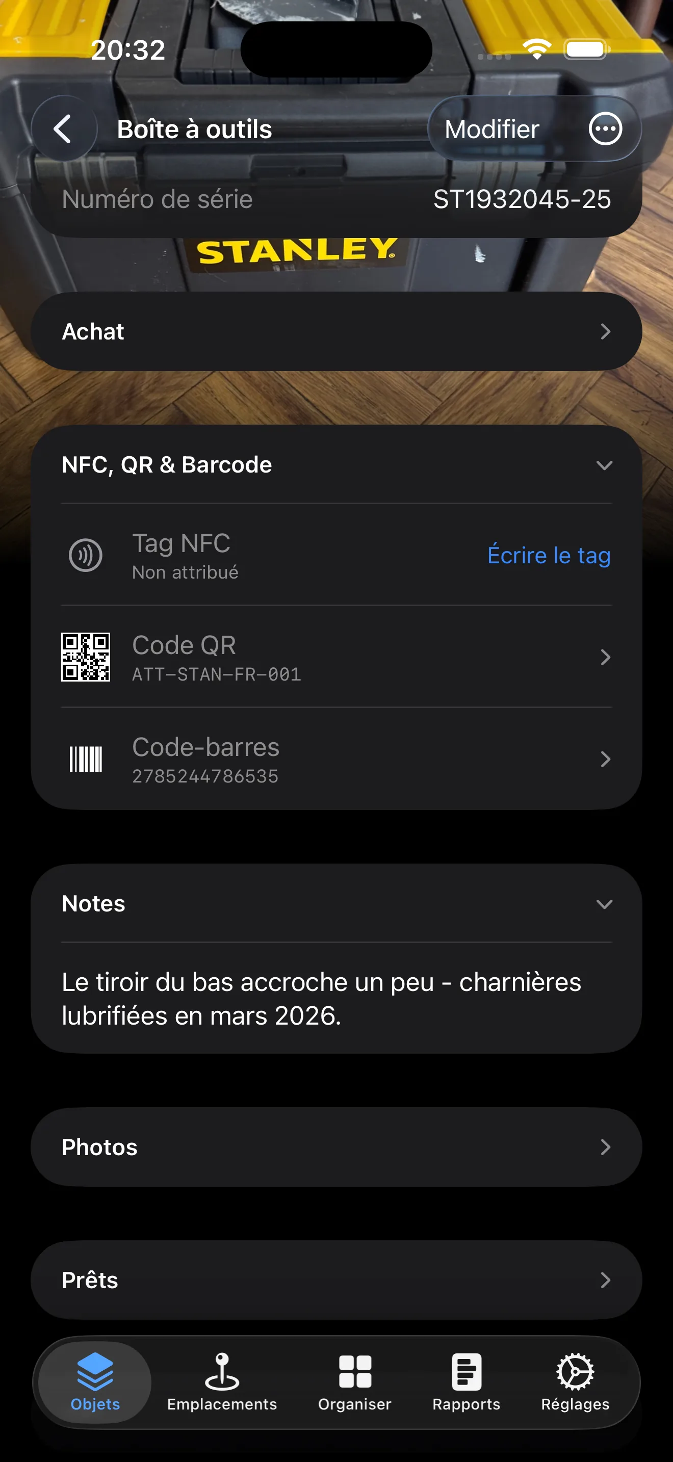 Objet avec puce NFC, QR code et code-barres li&eacute;s